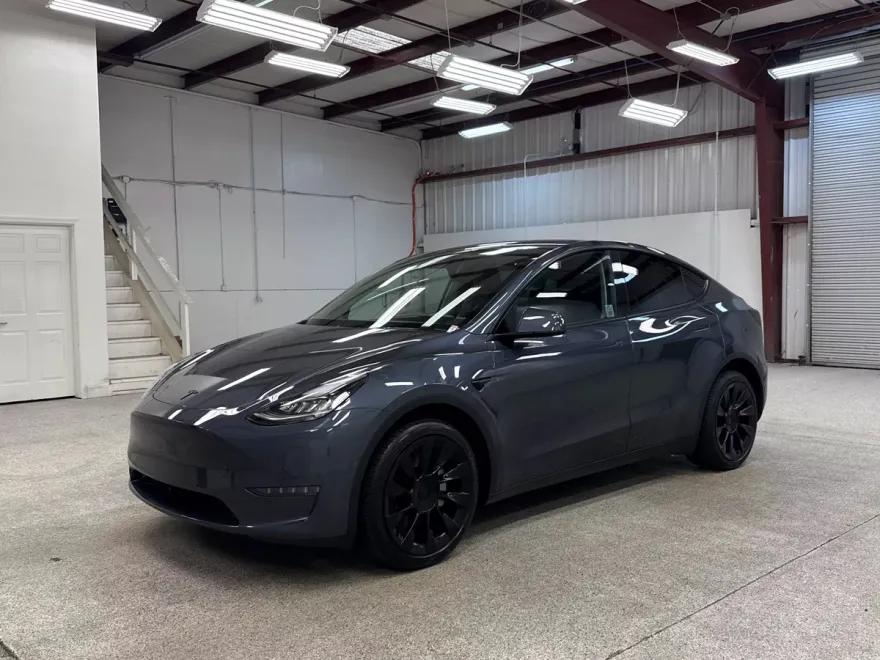 2022 Tesla Model Y Long Range photo 1