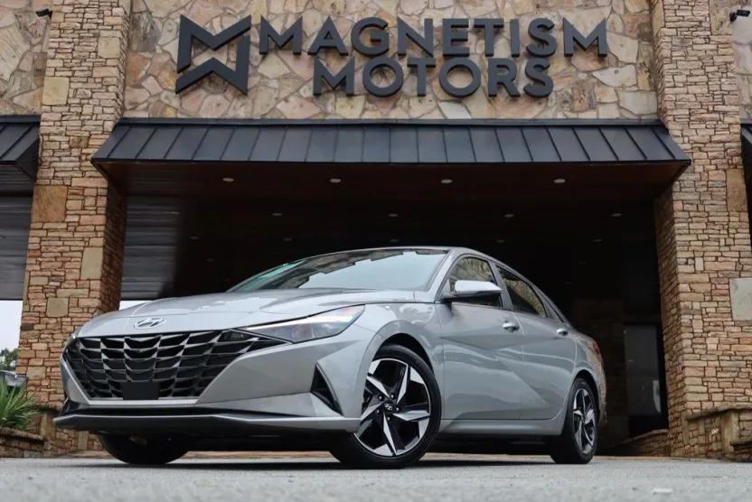 2023 Hyundai Elantra Limited photo 1