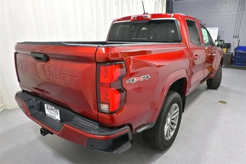 2025 Chevrolet Colorado Work Truck LT photo 1