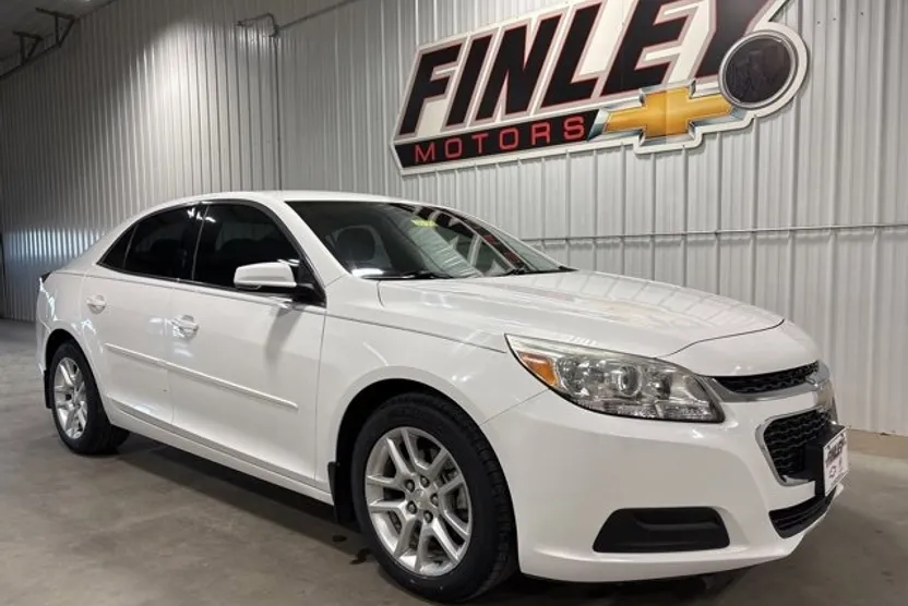 2015 Chevrolet Malibu 1LT photo 1