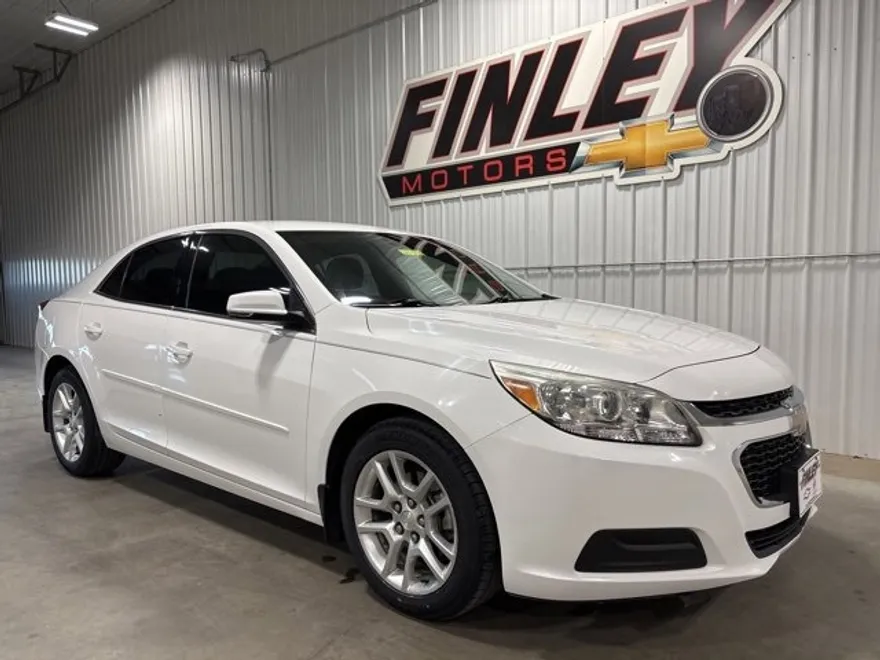 2015 Chevrolet Malibu 1LT photo 1