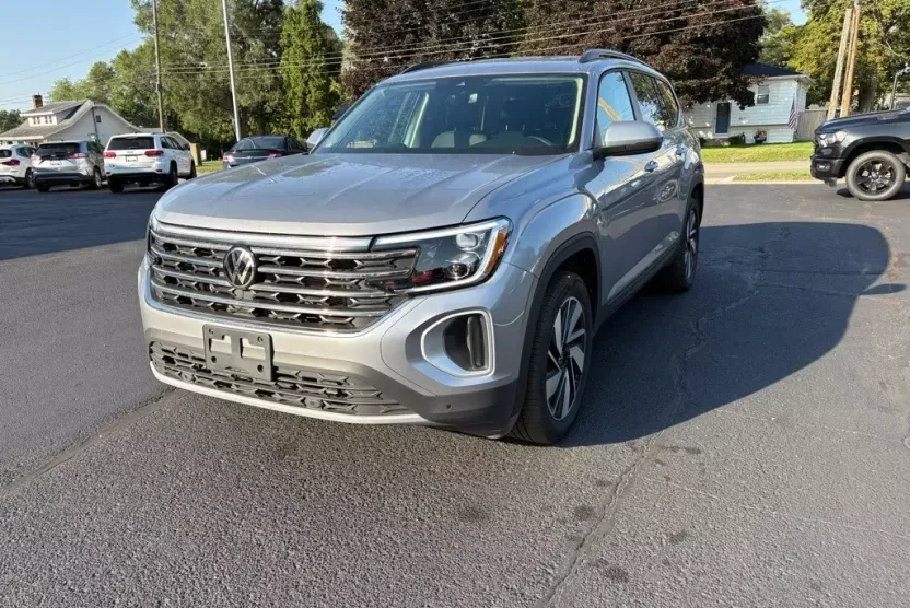 2024 Volkswagen Atlas SE Technology photo 1