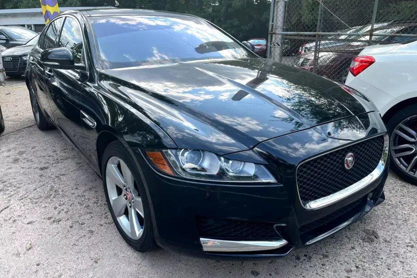 2018 Jaguar XF 25t AWD photo 1