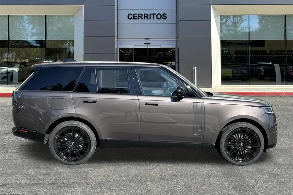 2025 Land Rover Range Rover SE photo 1