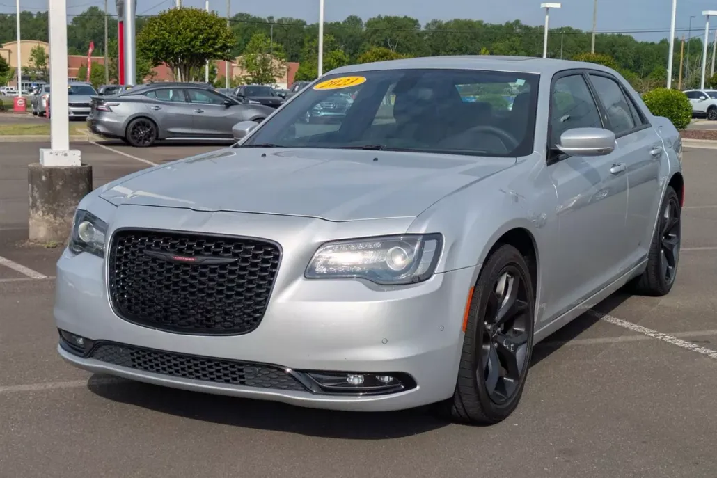 2023 Chrysler 300 photo 1