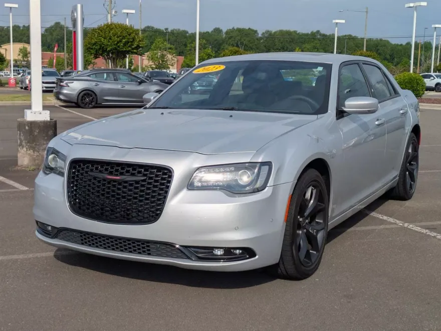 2023 Chrysler 300 photo 1