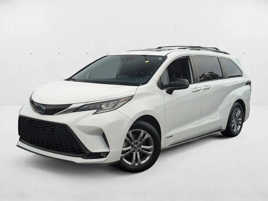 2021 Toyota Sienna XSE photo 1