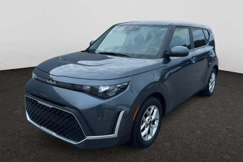 2023 Kia Soul LX photo 1