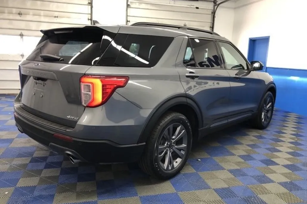 2022 Ford Explorer XLT photo 1
