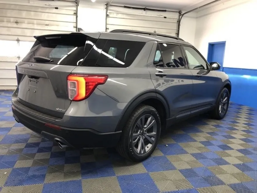 2022 Ford Explorer XLT photo 1