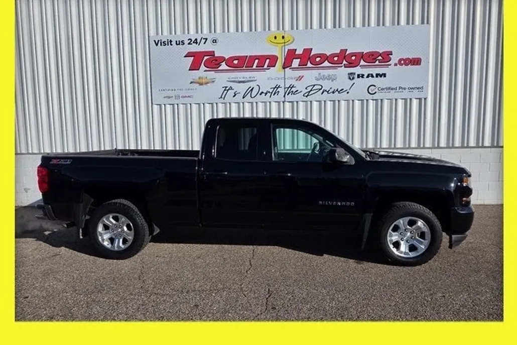 2017 Chevrolet Silverado 1500 LT photo 1