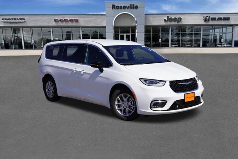 2025 Chrysler Pacifica photo 1