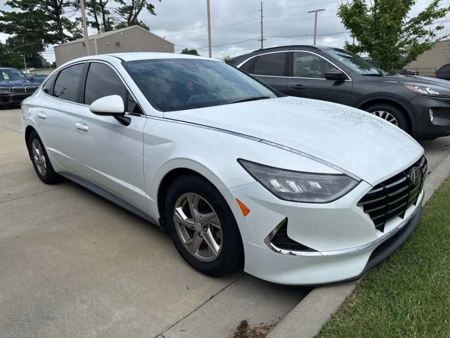 2022 Hyundai Sonata SE photo 1