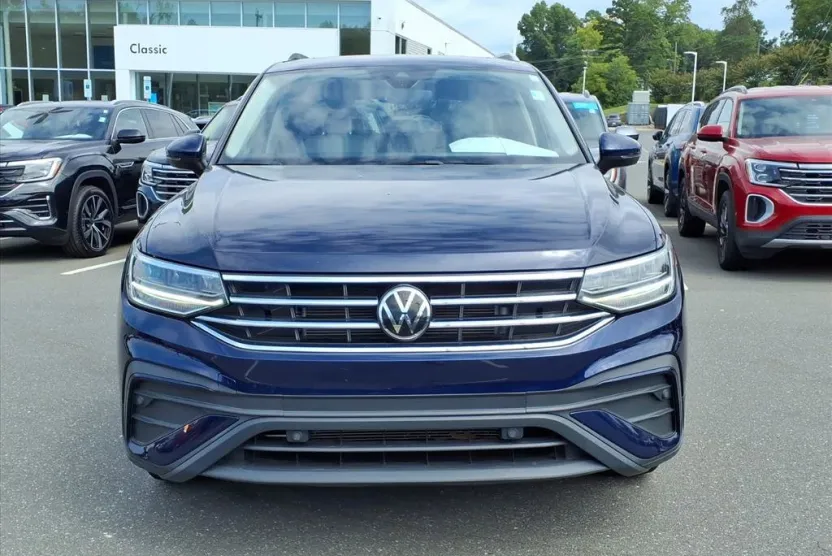 2023 Volkswagen Tiguan SE photo 1