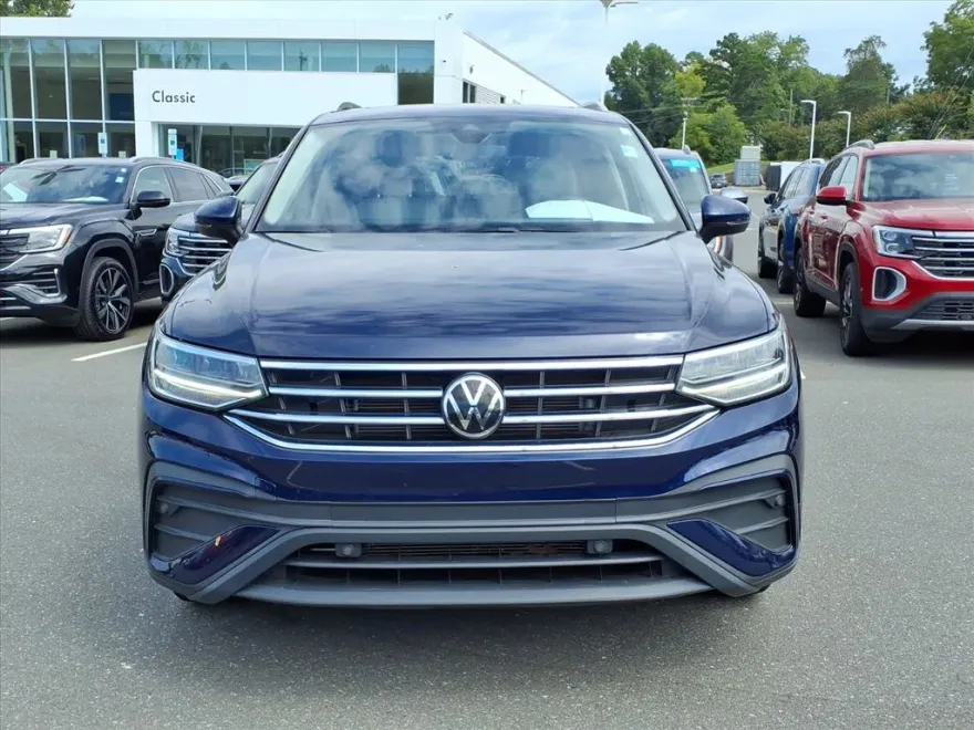 2023 Volkswagen Tiguan SE photo 1