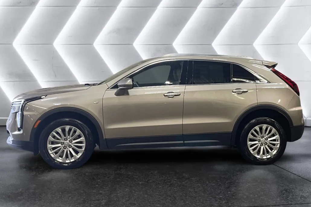 2024 Cadillac XT4 Luxury photo 1