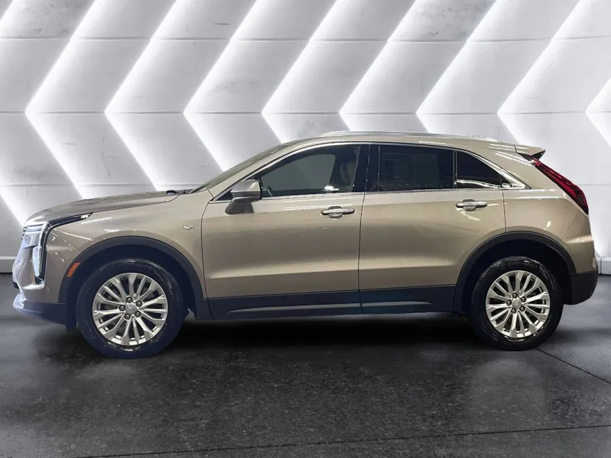 2024 Cadillac XT4 Luxury photo 1