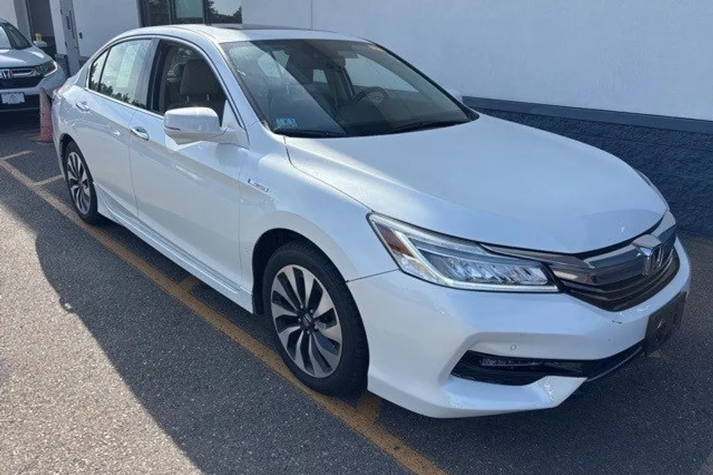 2017 Honda Accord Hybrid Touring photo 1