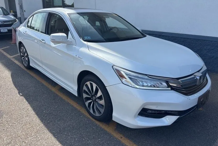 2017 Honda Accord Hybrid Touring photo 1