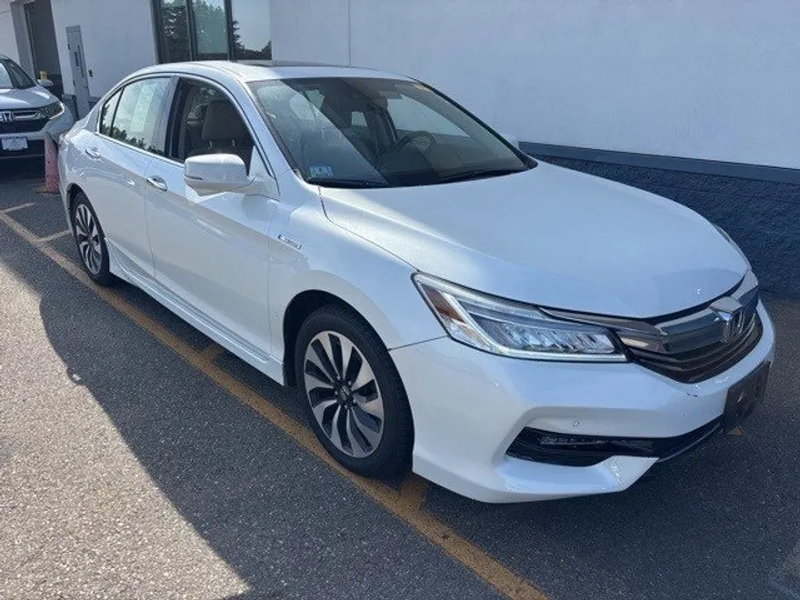 2017 Honda Accord Hybrid Touring photo 1