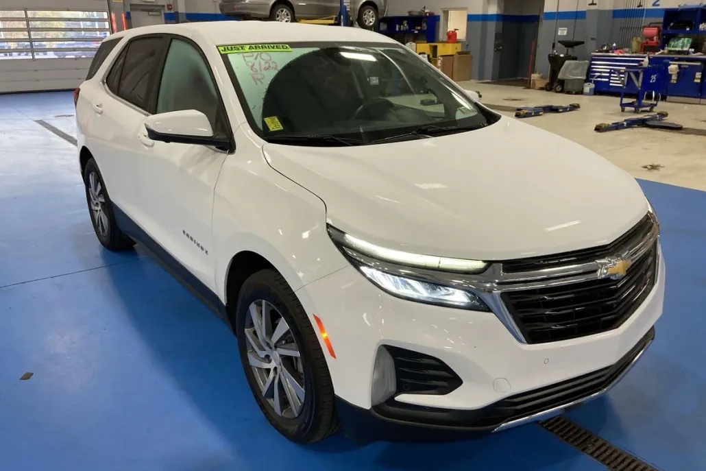 2023 Chevrolet Equinox LT photo 1