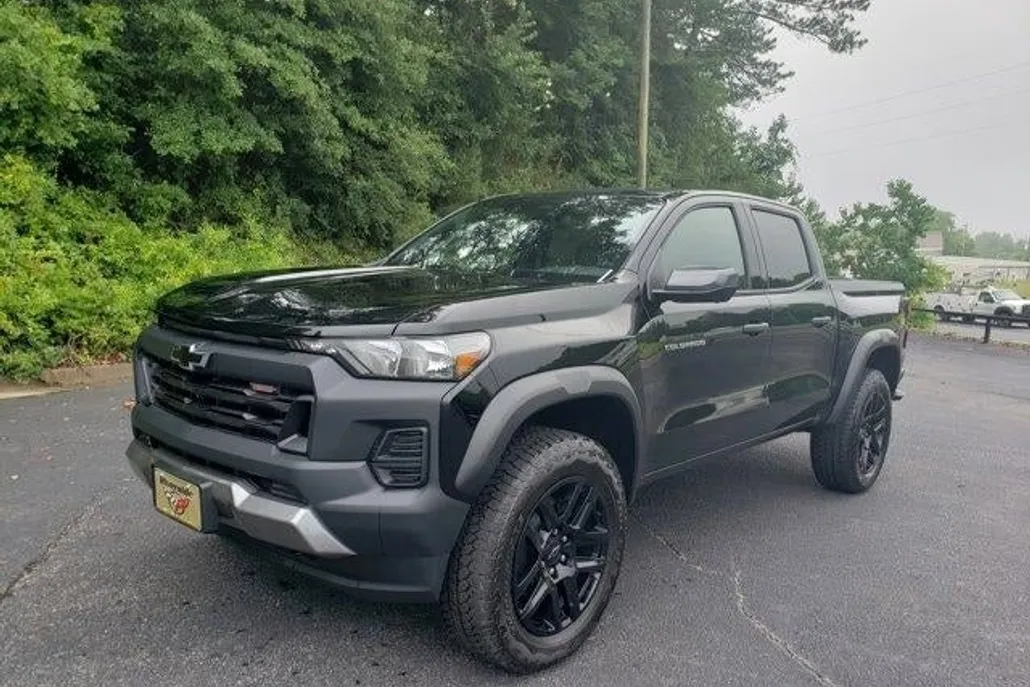 2025 Chevrolet Colorado Trail Boss photo 1
