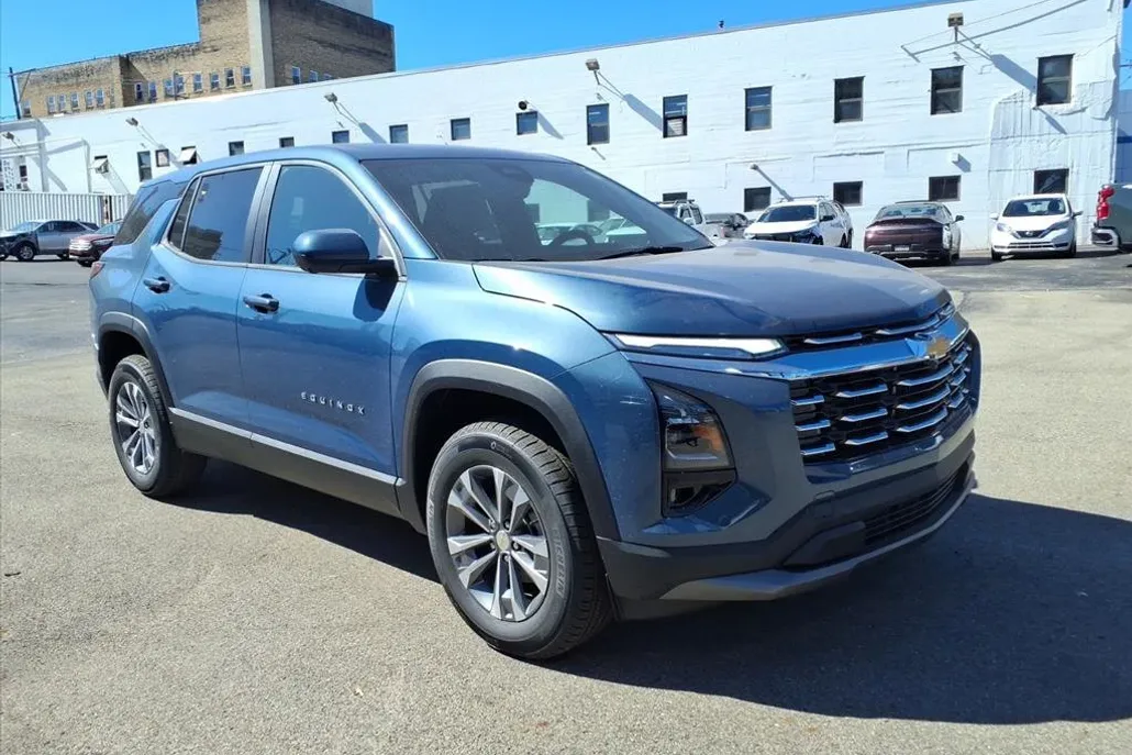 2026 Chevrolet Equinox LT photo 1