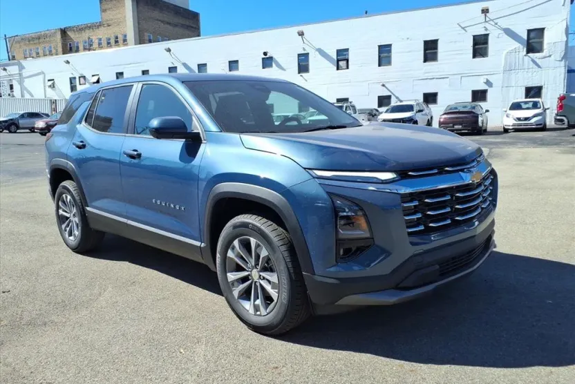 2026 Chevrolet Equinox LT photo 1