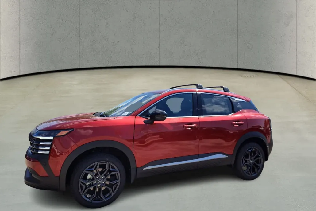 2026 Nissan Kicks SR photo 1