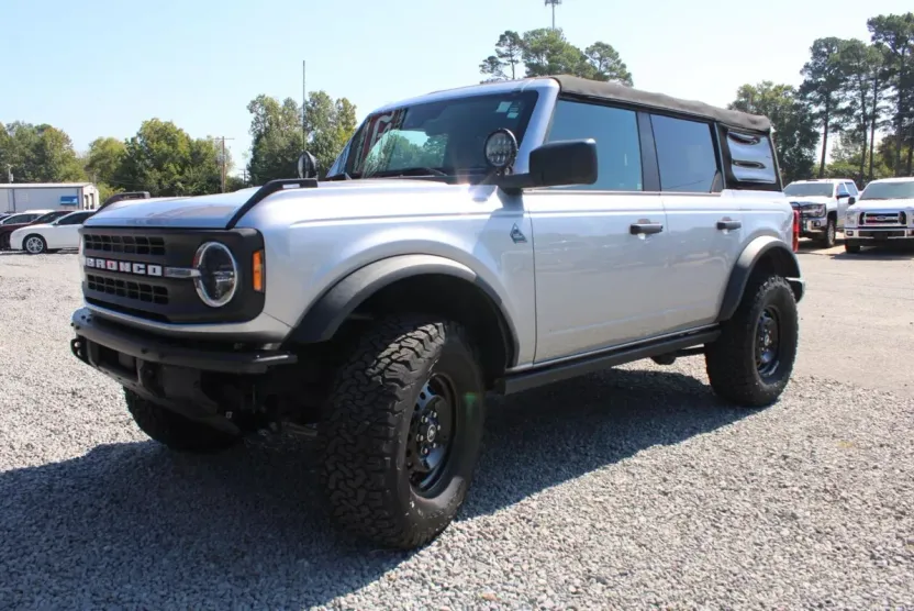 2021 Ford Bronco Black Diamond photo 1