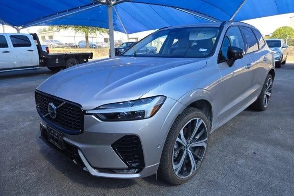 2025 Volvo XC60 photo 1