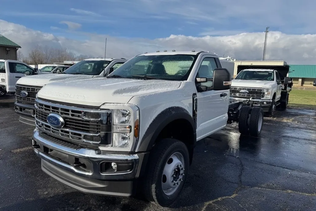 2024 Ford F-550 photo 1