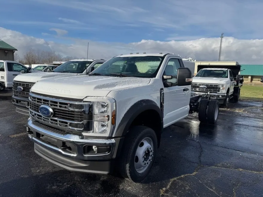 2024 Ford F-550 photo 1