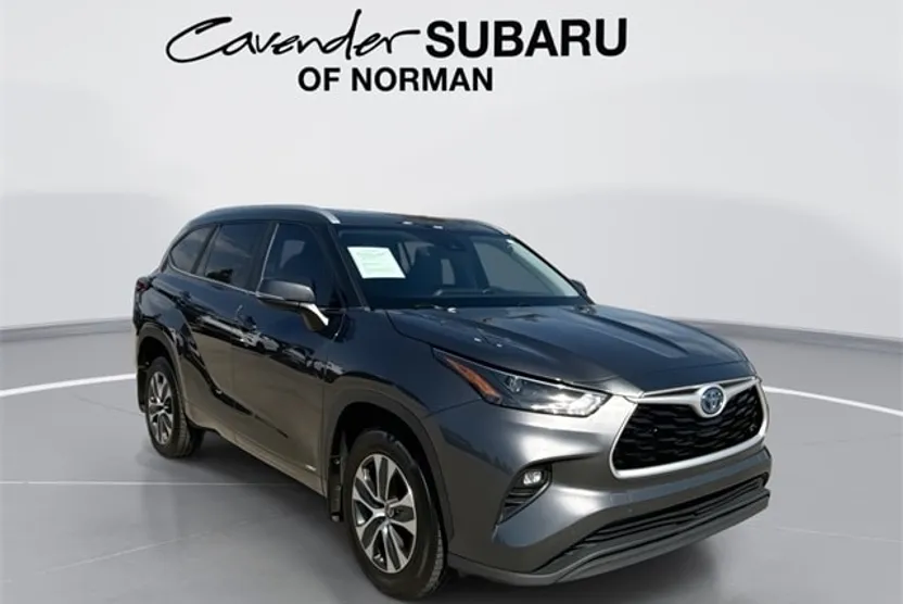 2023 Toyota Highlander Hybrid XLE photo 1