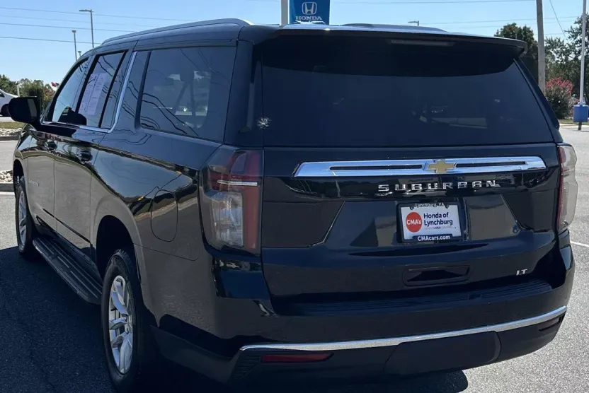 2024 Chevrolet Suburban LT photo 1
