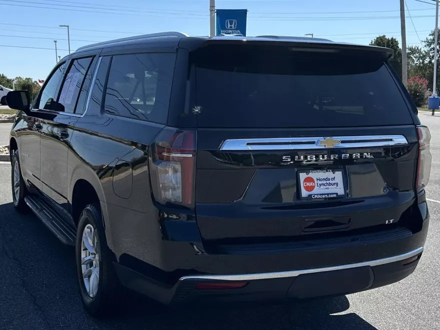 2024 Chevrolet Suburban LT photo 1