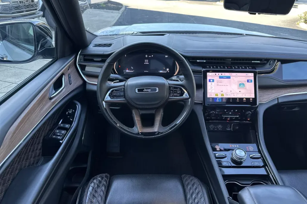 2022 Jeep Grand Cherokee L Summit photo 1