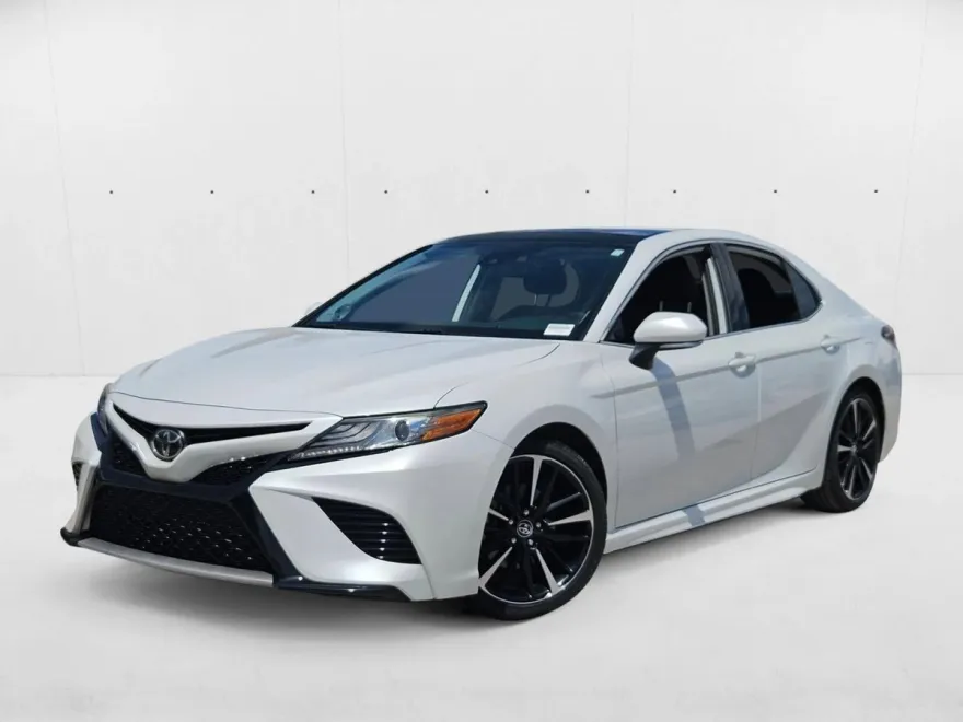 2019 Toyota Camry XSE V6 photo 1