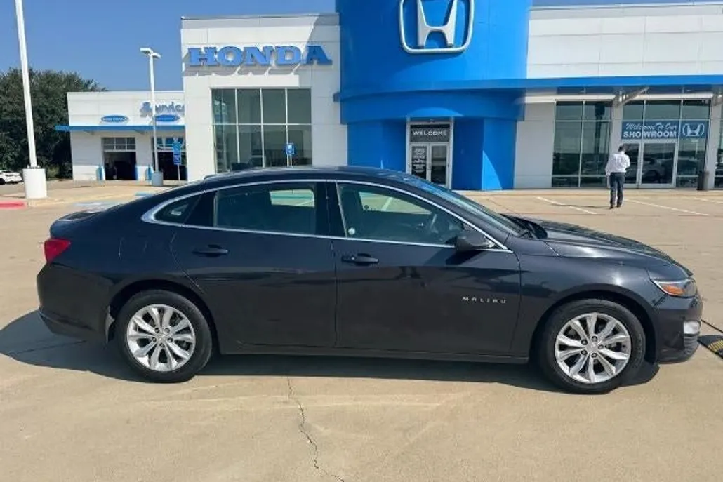 2023 Chevrolet Malibu 1LT photo 1