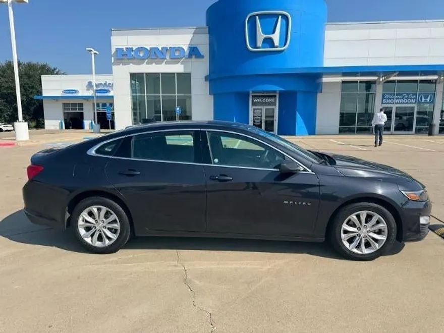 2023 Chevrolet Malibu 1LT photo 1