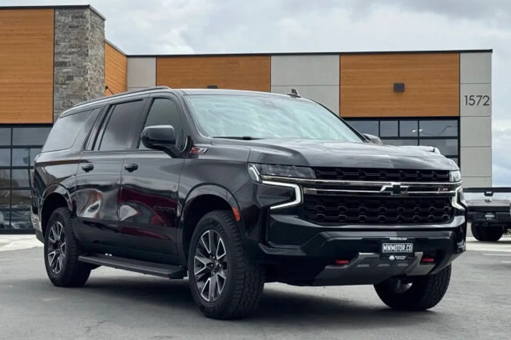 2022 Chevrolet Suburban Z71 photo 1