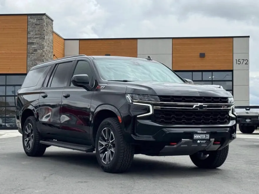 2022 Chevrolet Suburban Z71 photo 1