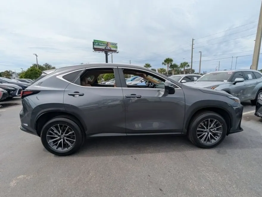 2024 Lexus NX 250 photo 1
