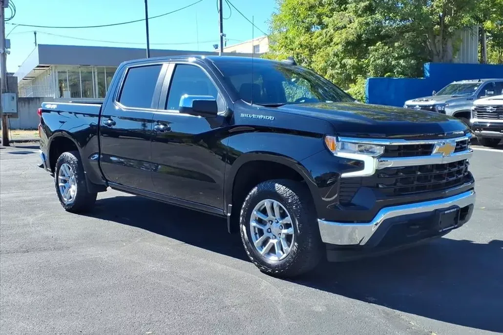 2022 Chevrolet Silverado 1500 LT photo 1
