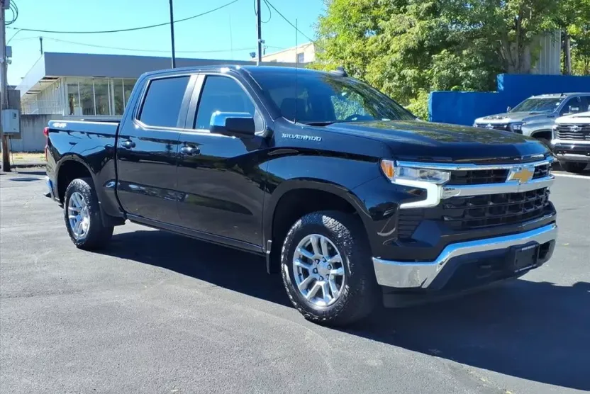 2022 Chevrolet Silverado 1500 LT photo 1