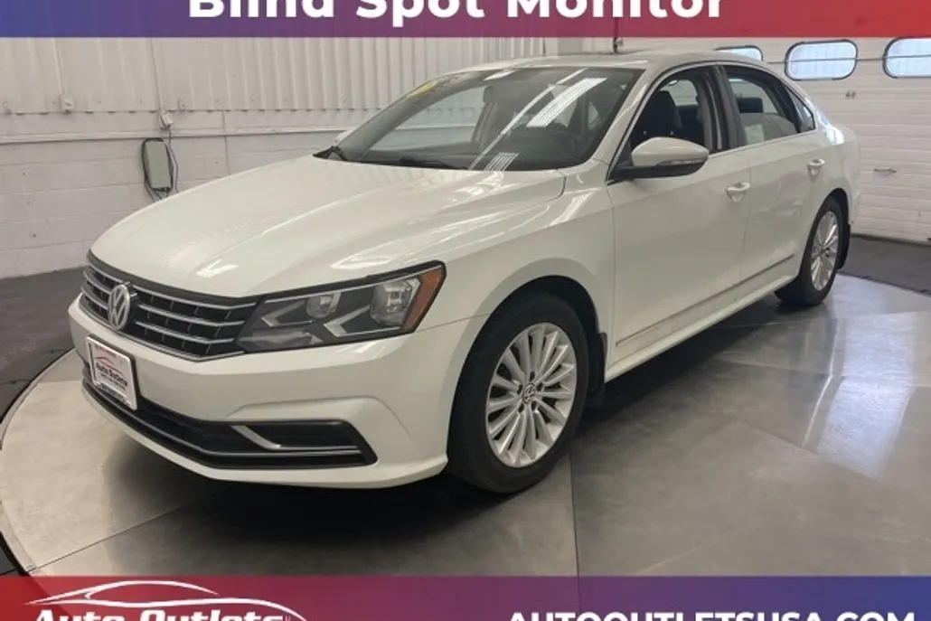 2017 Volkswagen Passat SE photo 1