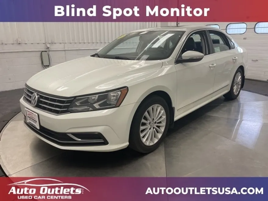 2017 Volkswagen Passat SE photo 1