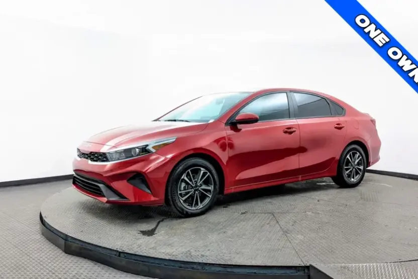 2024 Kia Forte LXS photo 1