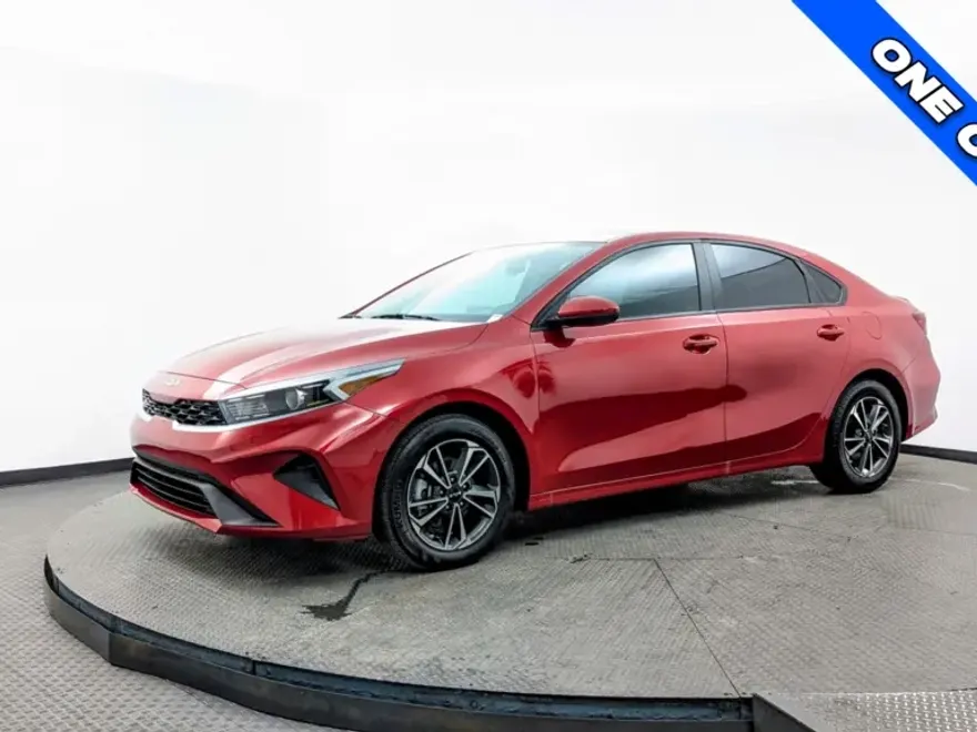 2024 Kia Forte LXS photo 1