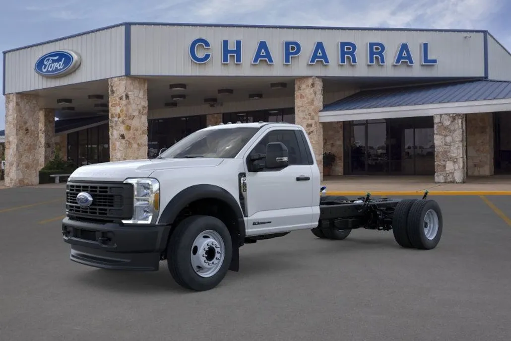 2025 Ford F-600 photo 1